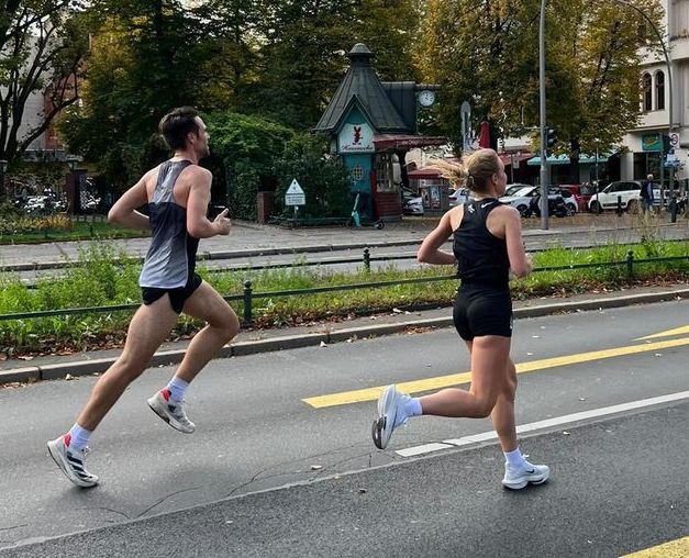 Oskar running together with BTC