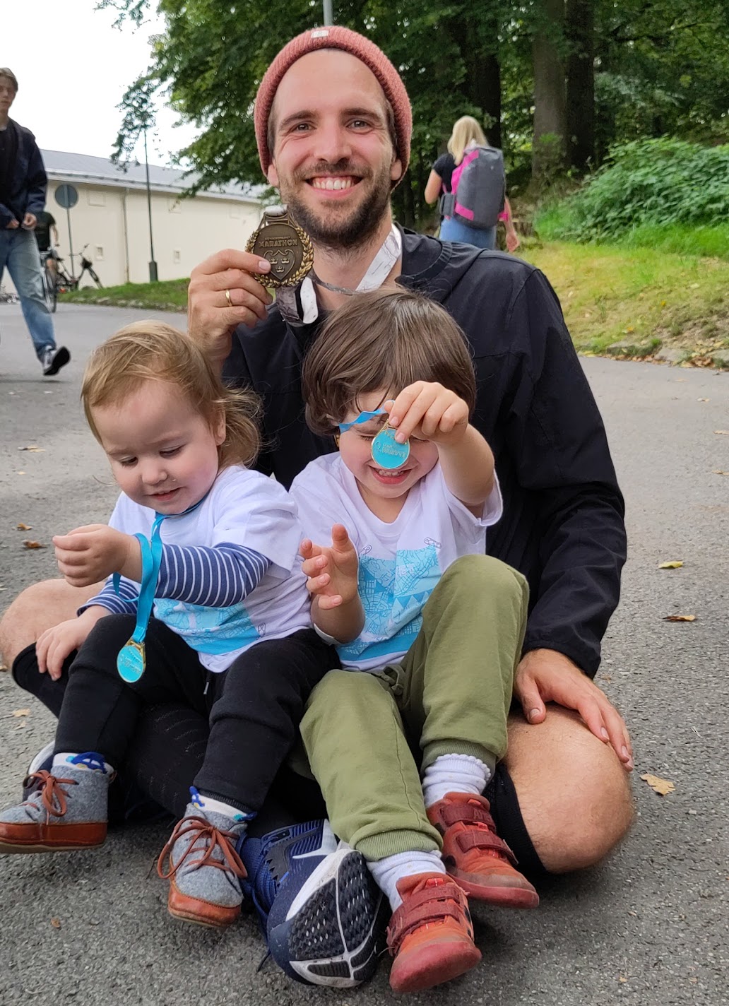 Oskar with the kids, all with medals